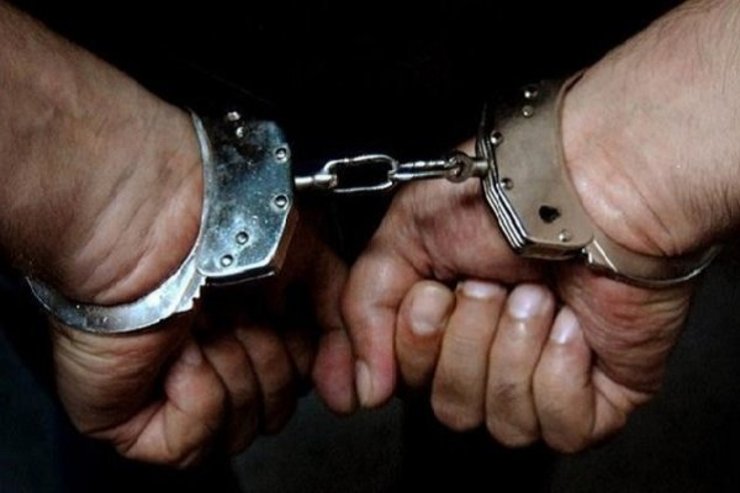یک کارچاق‌کن معروف به «عباس پلیس» در مشهد دستگیر شد