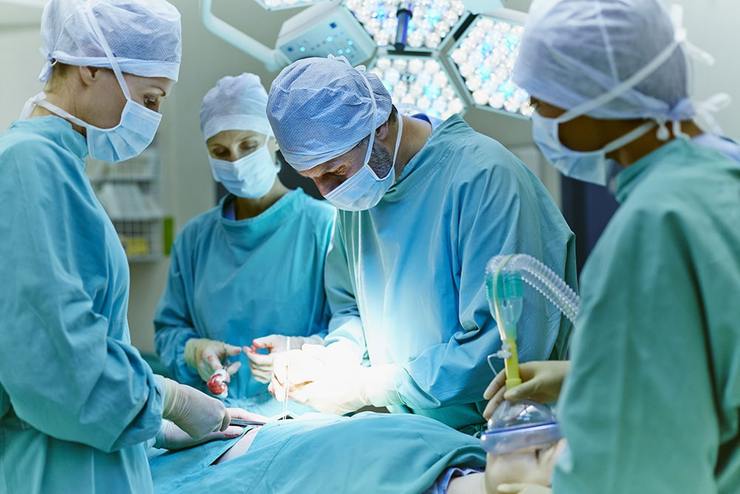 توقف عمل‌های جراحی غیرضروری در بیمارستان‌های مشهد