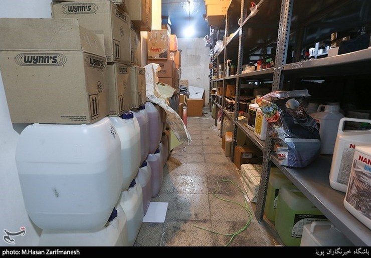 کشف کارگاه تولید مواد ضدعفونی‌کننده تقلبی در غرب تهران+فیلم