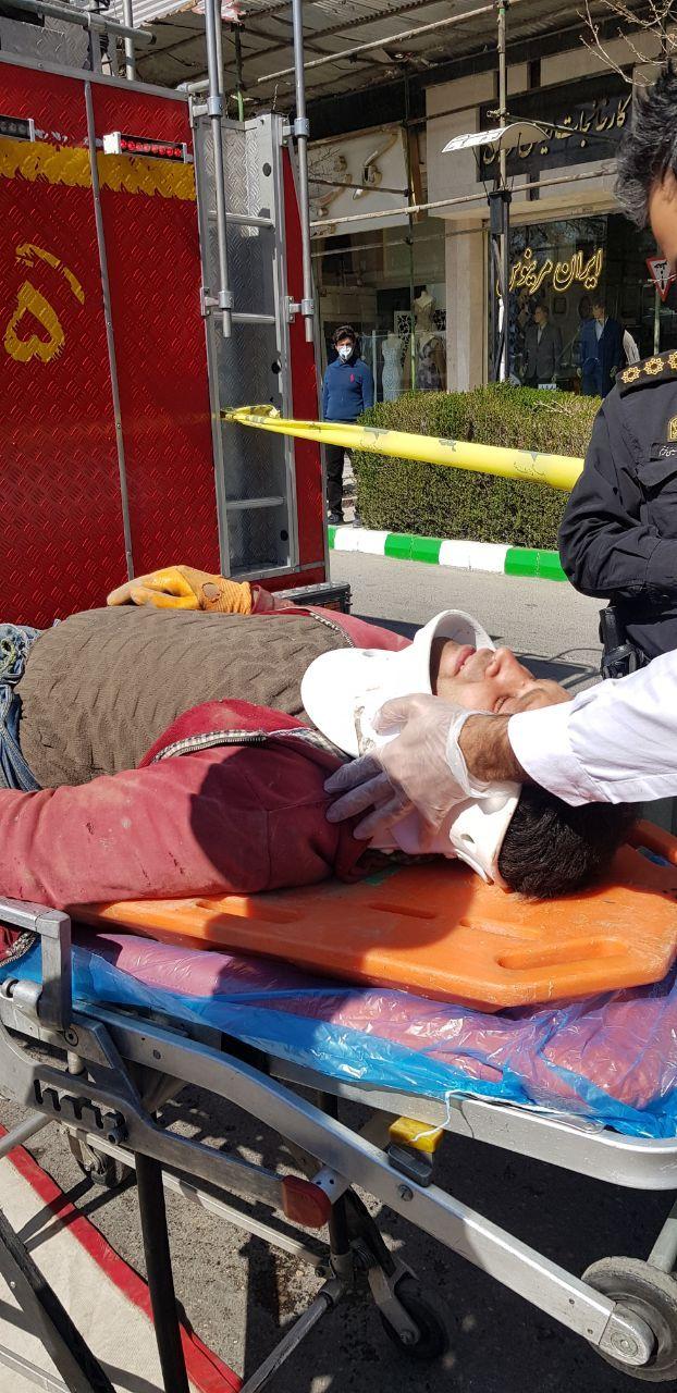 مجروح شدن سه کارگر بر اثر سقوط گاردریل در چهارراه دکترای مشهد+عکس