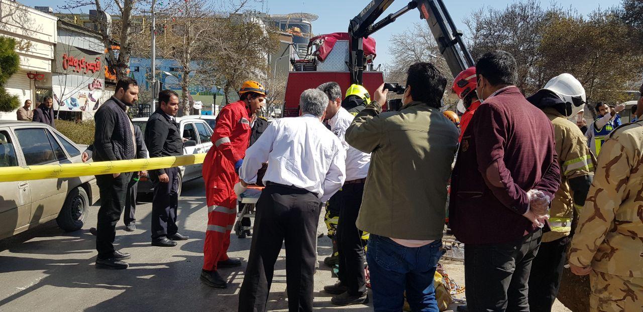 مجروح شدن سه کارگر بر اثر سقوط گاردریل در چهارراه دکترای مشهد+عکس