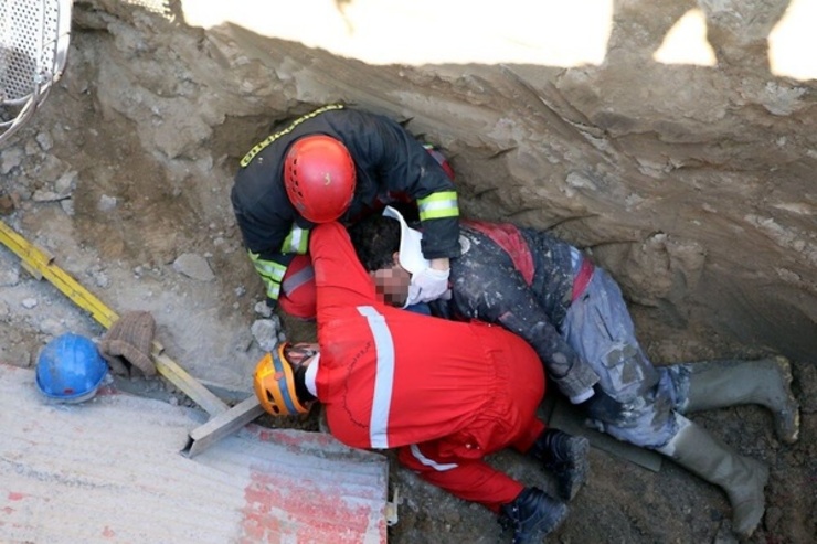 مصدومیت سه کارگر مشهدی بر اثر سقوط حفاظ آهنی