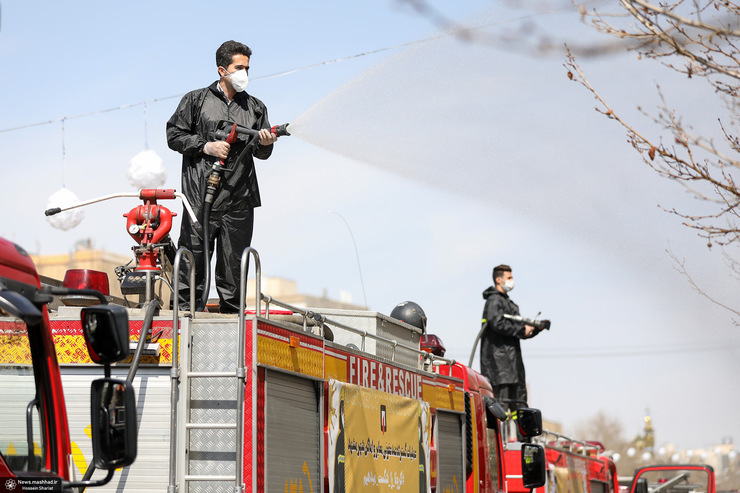 آتش نشانان مشهد را ضدعفونی کردند