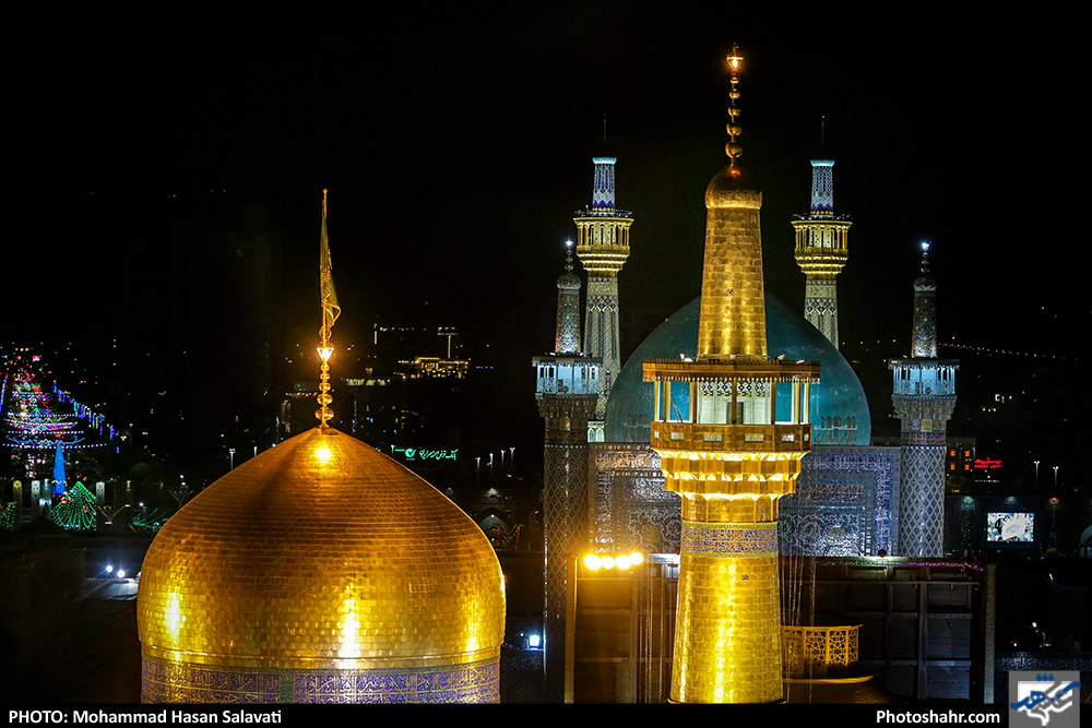 حرم مطهر رضوی در شب میلاد امام رضا (ع)