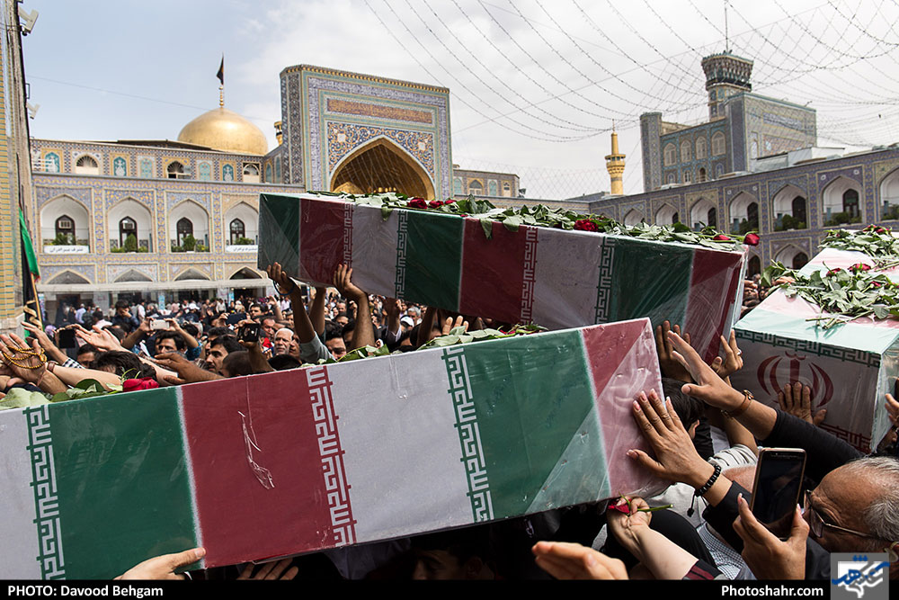 استقبال و طواف 7 شهید دوران دفاع مقدس در مشهد
