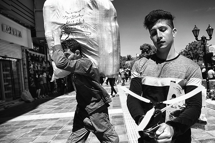 روایتی از روزگار کارگران باربر سرگذر و مشقت آن‌ها برای به‌دست آوردن روزیِ حلال