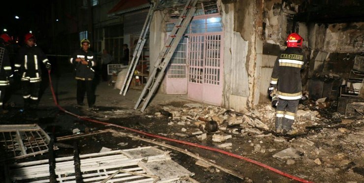 انفجار توام با آتش سوزی یک مغازه در خیابان توحید مشهد/ پرنده‌های زینتی همسایه در آتش سوختند