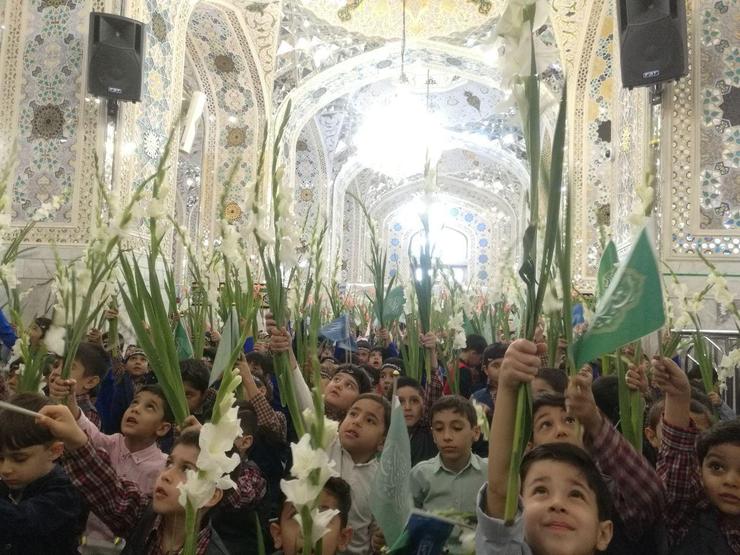 آغاز جشن سال تحصیلی دانش آموزان مشهدی در حرم مطهر رضوی