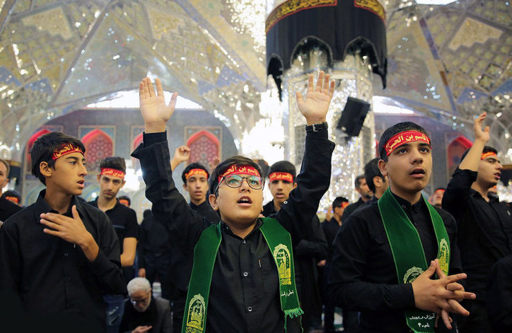 هم‌نوایی ۴۰۰۰ دانش‌آموز مشهدی با نوجوان کربلا