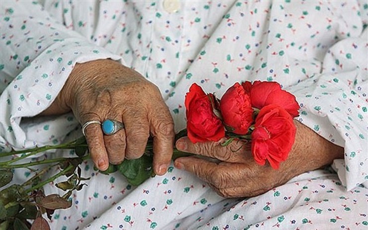 ارائه خدمات رایگان مراقبتی به سالمندان مشهدی در حوزه بهداشت