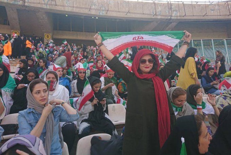 اولین تصاویر از حضور زنان در ورزشگاه آزادی برای تماشای بازی ایران و کامبوج