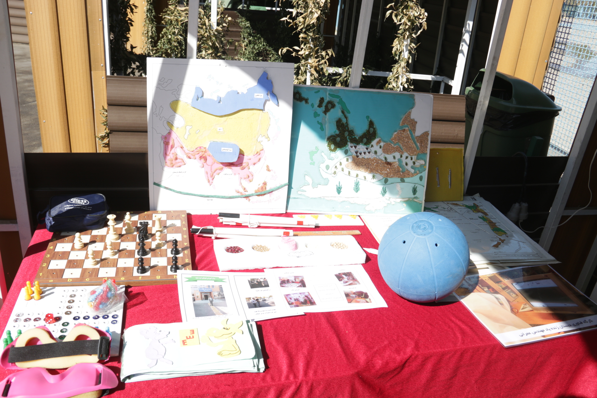 این نقطه‌ها روشن است