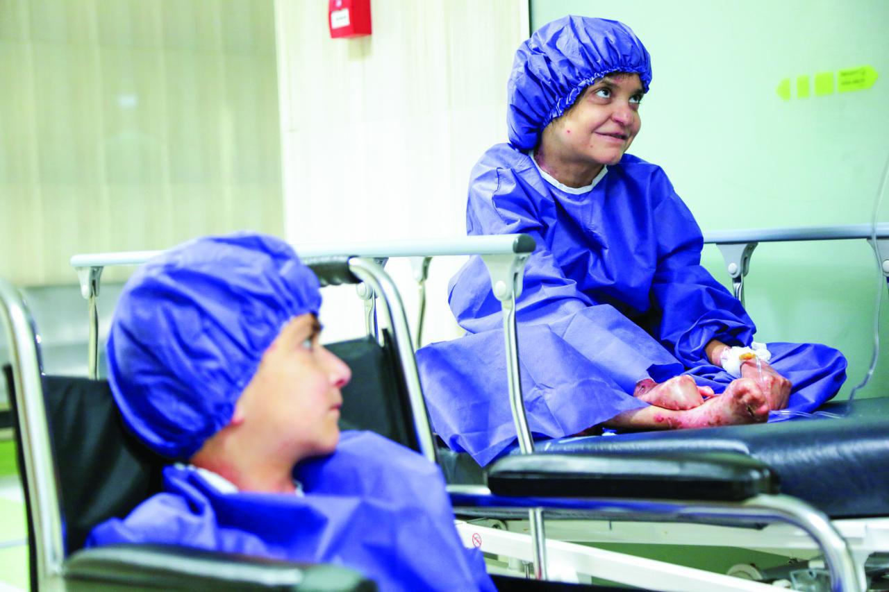 روایتی از زندگی بیماران «ایبی» که روزگار سختی را سپری میکنند روایتی از زندگی بیماران «ایبی» که روزگار سختی را سپری میکنند