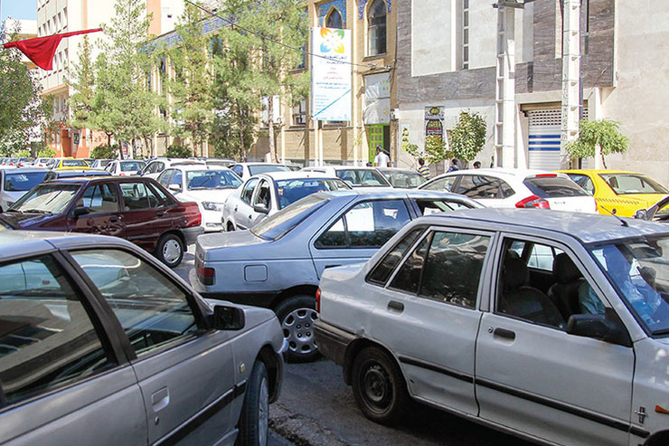 راهکارهای شهردار برای حل مشکل ترافیک خیابان احمدآباد