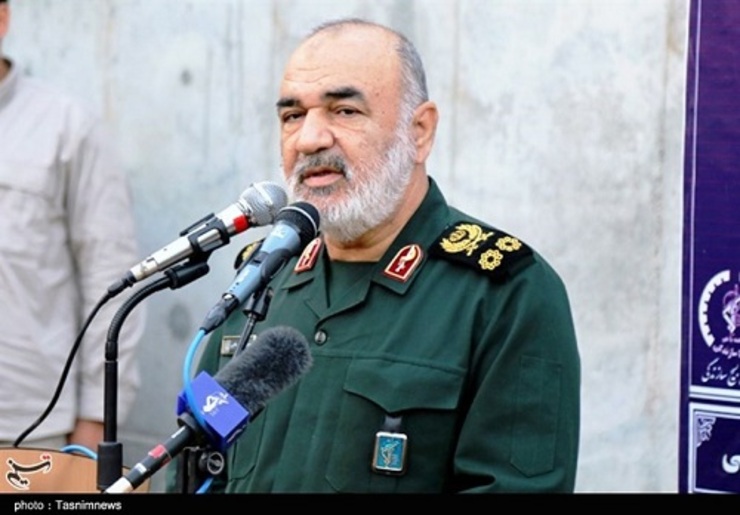 سپاه از امنیت و عزت و اقتدار و کرامت امت اسلامی دفاع می‌کنند