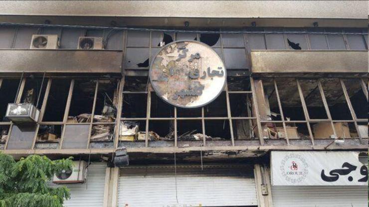 خسارت ۲۵ میلیارد تومانی پاساژ گلشهر کرج در پی آتش‌سوزی