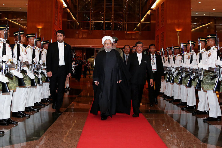 مقامات مالزی به استقبال روحانی رفتند