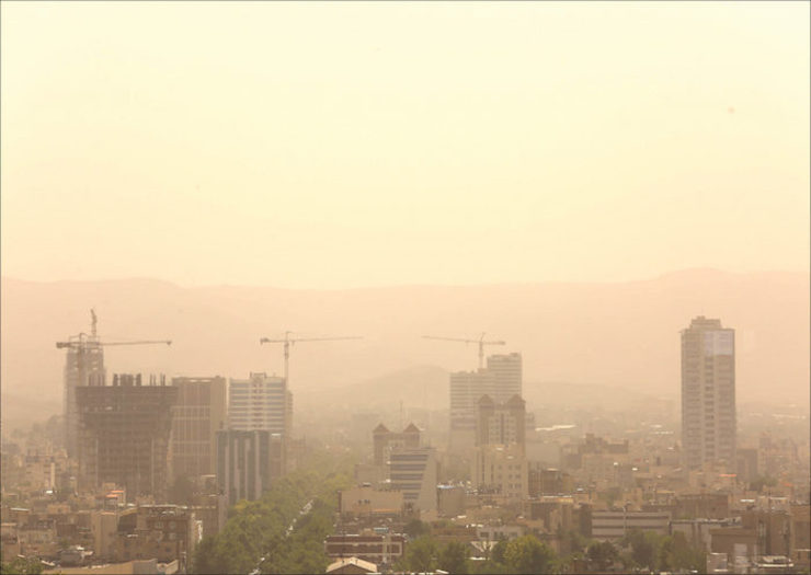 ضدونقیض‌های اورژانسی در روز آلوده مشهد