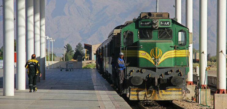 راه‌آهن مشهد در بخش جابه‌جایی مسافر تعطیل شد/ فعالیت فرودگاه مشهد با حداقل پرواز ادامه دارد