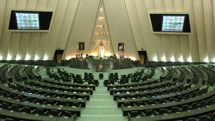 حاجی‌بابایی: تعطیلی مجلس در شرایط بحرانی فعلی توجیهی ندارد