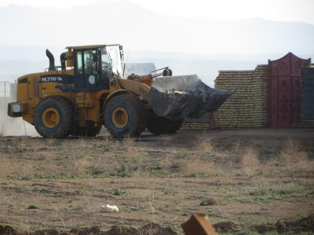 تخریب ساخت و ساز‌های غیرمجاز در روستای زاک مشهد+تصاویر