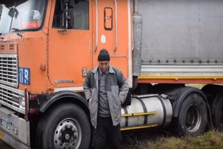ترخیص کامیون اهدایی به راننده ایرانی با معافیت گمرکی