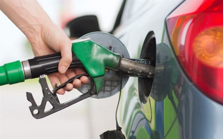 پمپ بنزین‌ها تعطیل نمی‌شوند/کرونا مصرف سوخت را کاهش داد