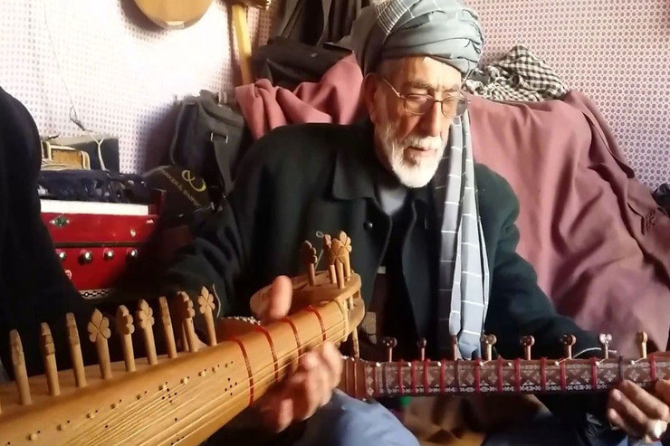 استاد گدامحمد هروی، از نوازندگان مشهور دوتار در هرات، درگذشت + فیلم