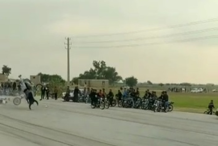 تصادف وحشتناک موتورسواران در آبپخش (اتوبان برازجان - گناوه) بوشهر + فیلم