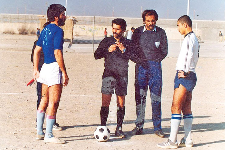 قاب خاطره | برگزاری مسابقات فوتبال در زمین‌های خاکی مشهد