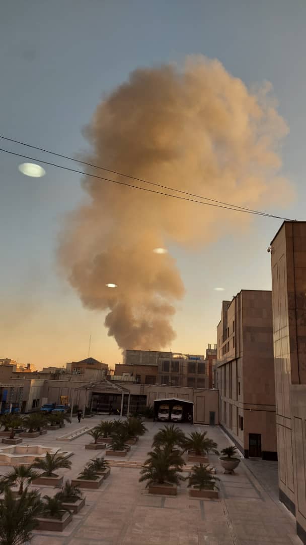 آتش سوزی گسترده در خیابان شوش تهران + عکس و فیلم