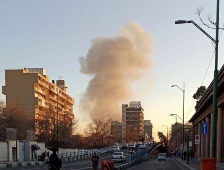 آتش سوزی گسترده در خیابان شوش تهران + عکس و فیلم