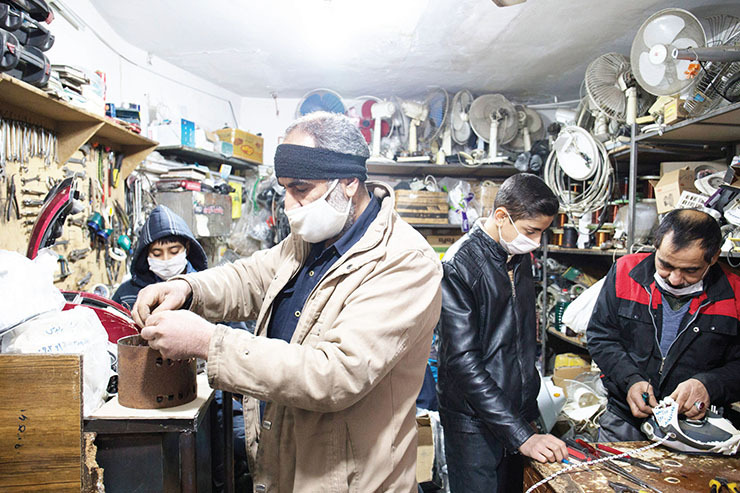 گزارشی از یک کارگاه سیم‌پیچی کوچک و شاگرد‌های آن در شهرک شهید رجایی