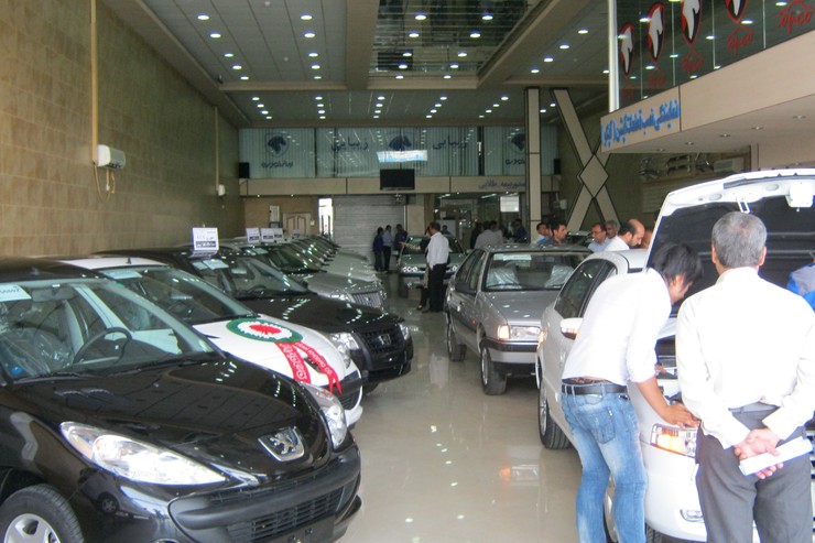 قیمت خودرو در سراشیبی ارزانی و رکود در بازار قرار دارد