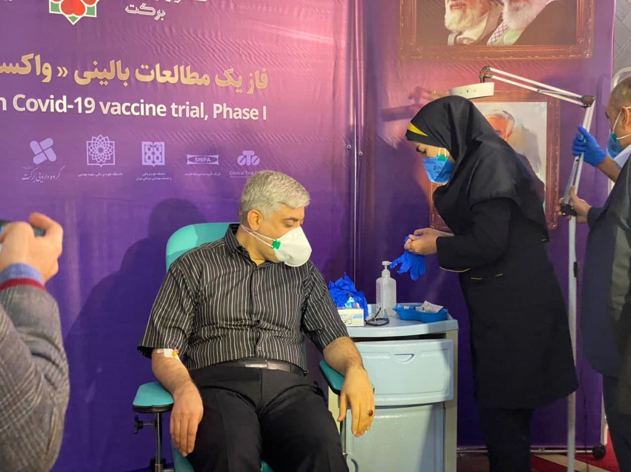 اولین داوطلب دریافت واکسن کرونای ایرانی + فیلم و تصاویر