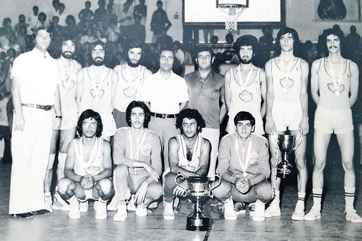 قاب خاطره | تیم بسکتبال منتخب آموزشگاه‌های خراسان در سال ۵۴