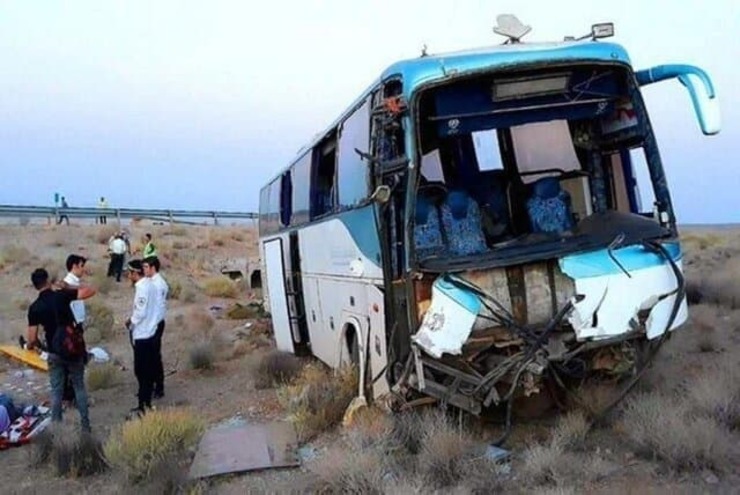 تصادف مرگبار اتوبوس مسافربری با کامیون در هرمزگان + فیلم و عکس