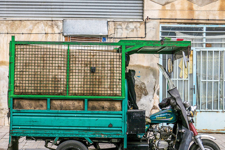خیابان قدیمی امید پاتوق سه چرخه‌های زباله‌گرد شده است