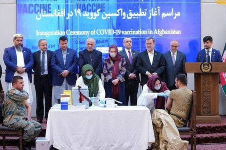 آغاز واکسیناسیون در افغانستان | کارمندان بخش سلامت و خبرنگاران در اولویت هستند