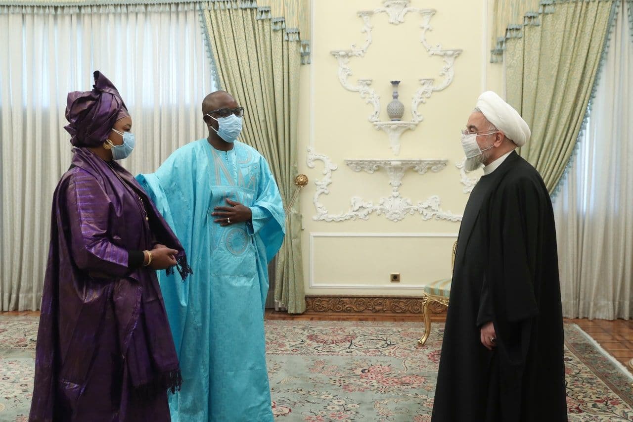 لباس عجیب سفیر غنا در دیدار با روحانی + عکس