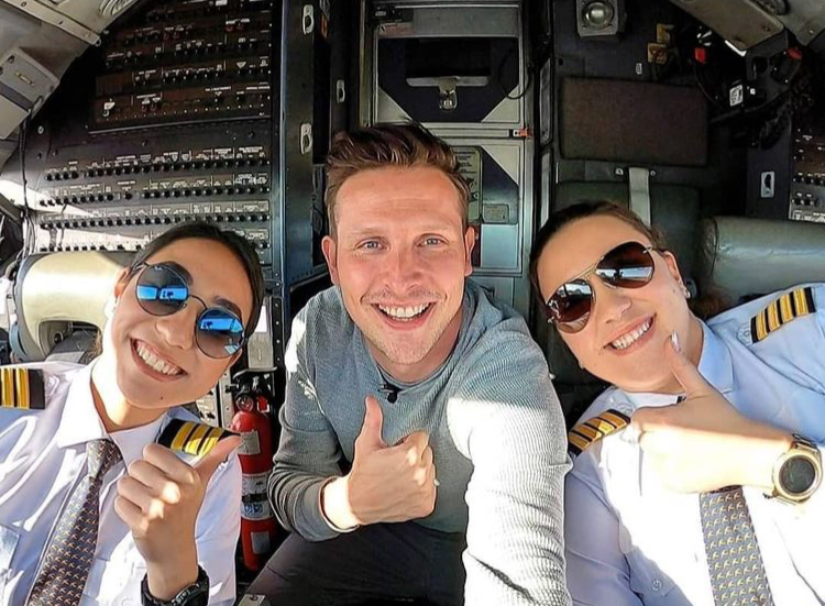دختر ۲۲ ساله افغان خلبان اولین پرواز زنانه افغانستان