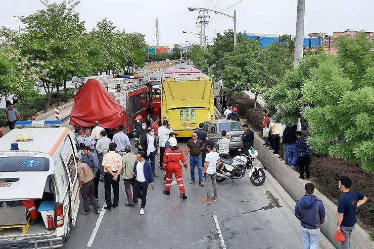 سانحه برخورد خودرو سواری با اتوبوس در صدمتری مشهد