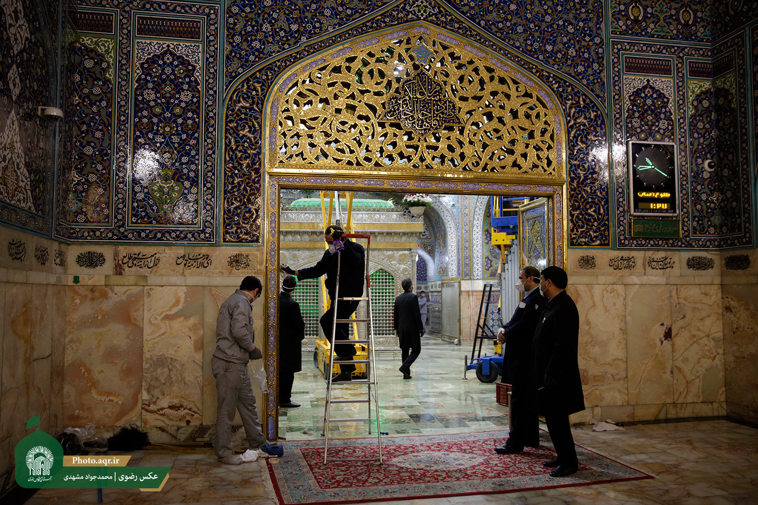 مرمت گنجینه‌های معماری و هنری بارگاه امام رضا(ع) در روز‌های کرونایی+عکس