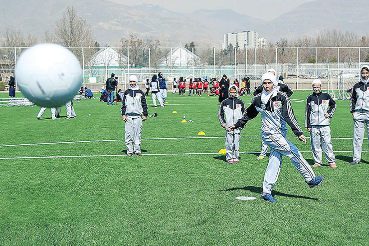 پیدا کردن زمین چمن، مهم‌ترین مشکل دختران فوتبالیست مشهد