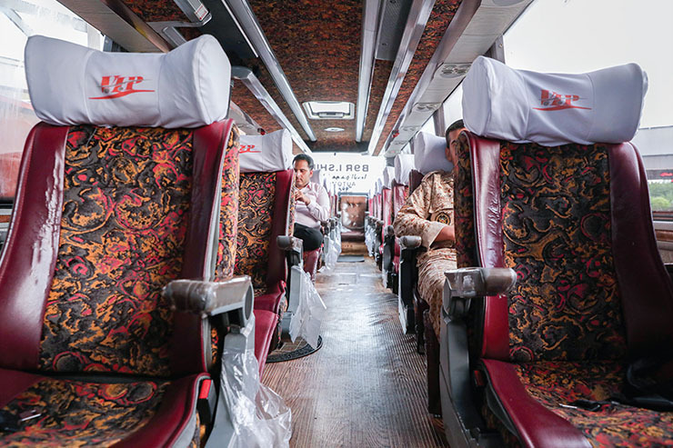 صندلی‌های خالی، سفره‌های خالی/ بیکاری ۲۲۰۰ راننده اتوبوس برون‌شهری در مشهد