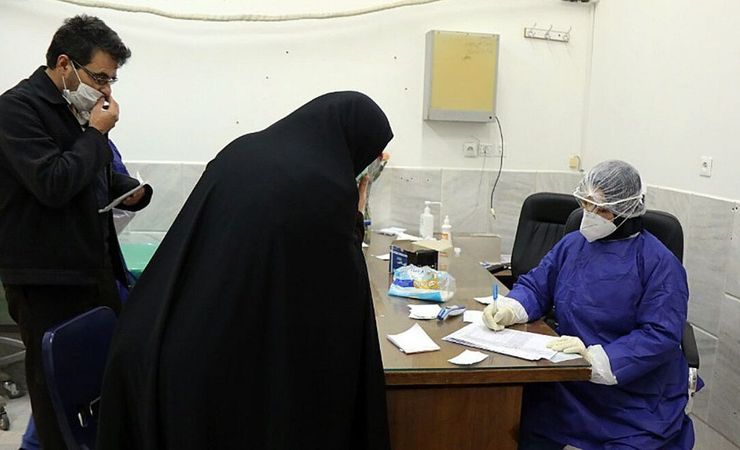 روزانه ۲۰۰ بیمار مبتلا به کرونا در مشهد ویزیت می‌شوند