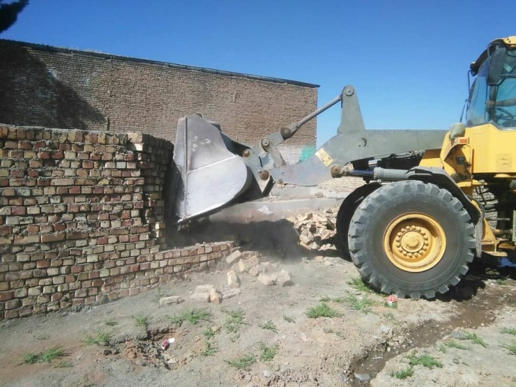 ساخت‌وسازهای بدون مجوز در بافت تاریخی شهر کهن نیشابور تخریب شد
