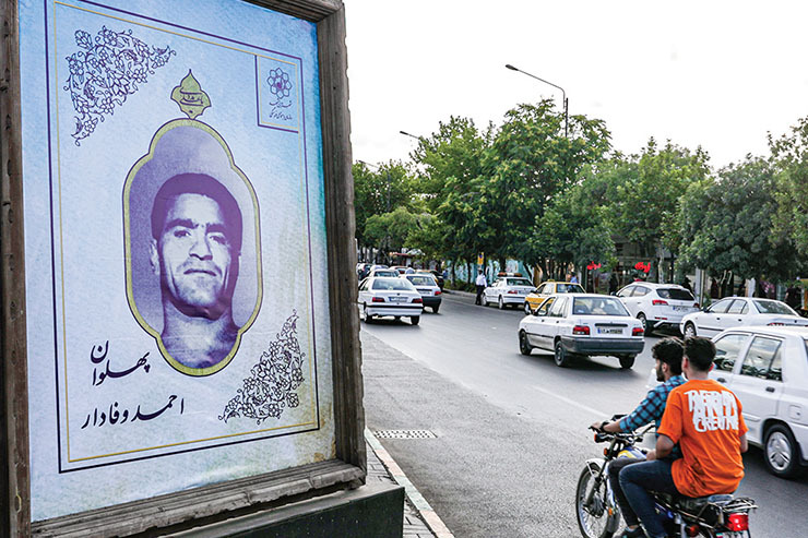 اکران پهلوانی در خیابان‌های مشهد