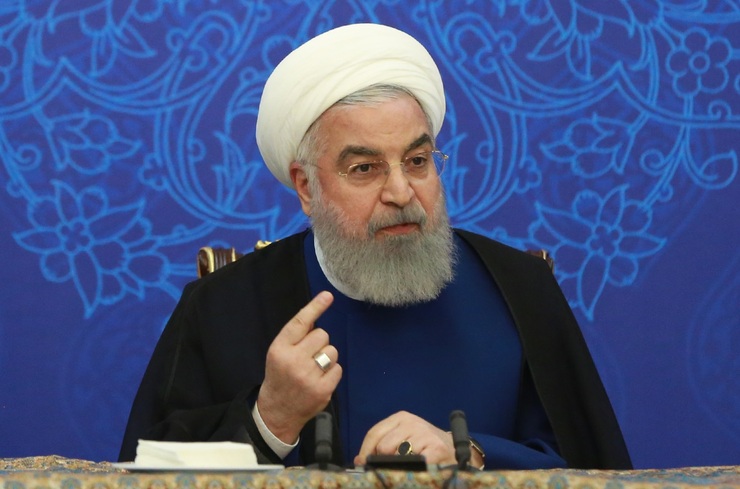 روحانی: در سه جبهه استکبار، کرونا و بیکاری در حال مبارزه هستیم