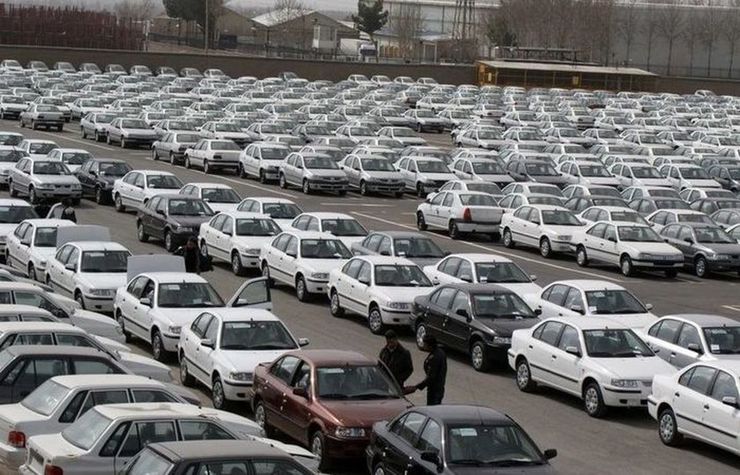 خودروسازان به هجوم ثبت نام کنندگان در طرح پیش فروش زنده‌اند